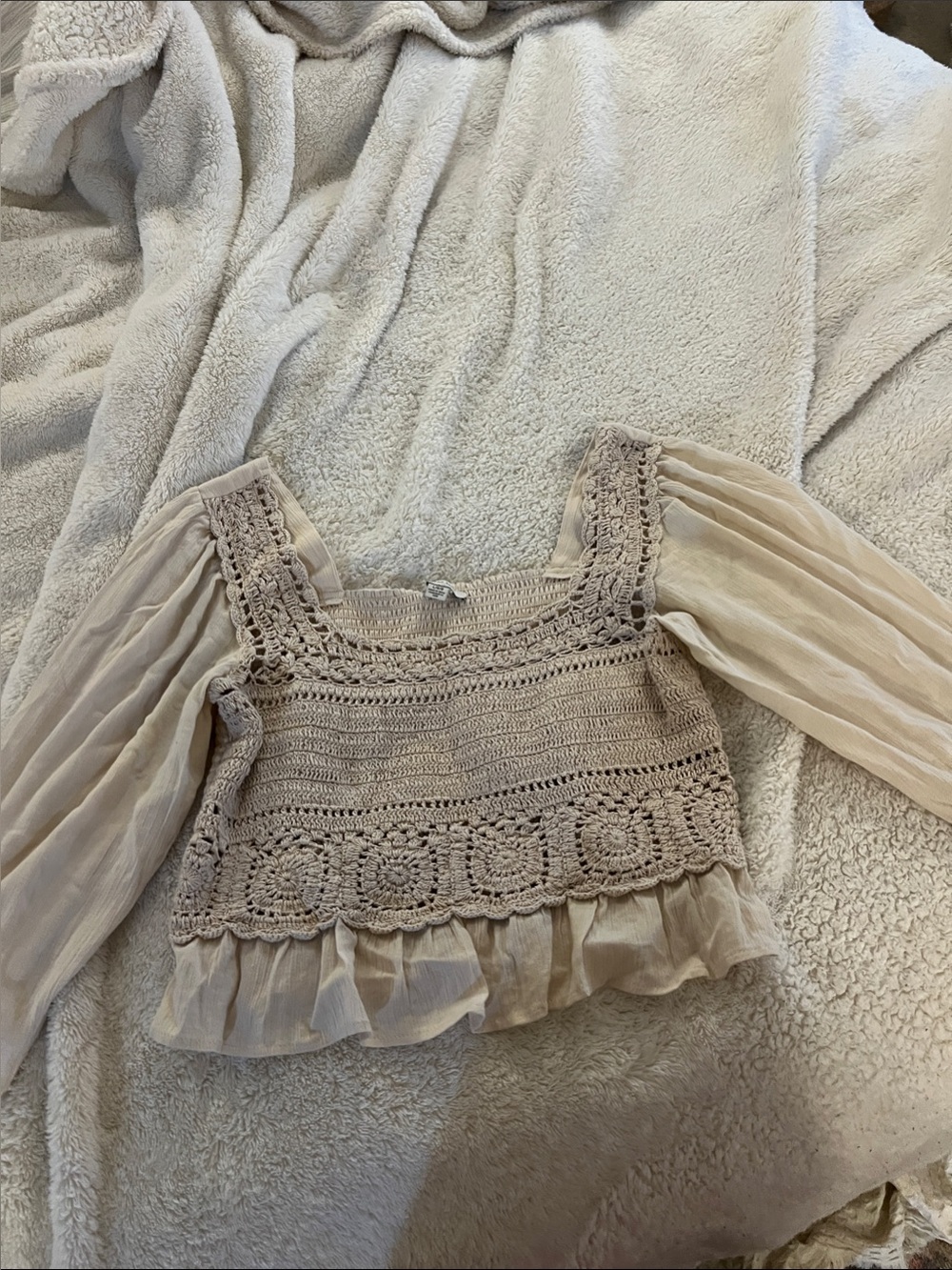 American Eagle Outfitters Crochet Puff-Sleeve Blouse in Light Beige